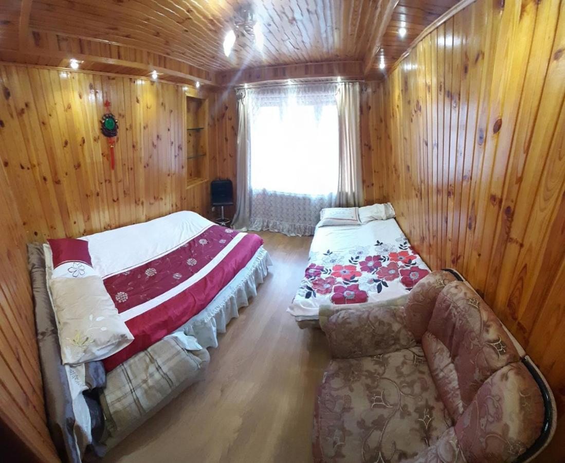 Куренiвський Двiр Kiev Exterior foto